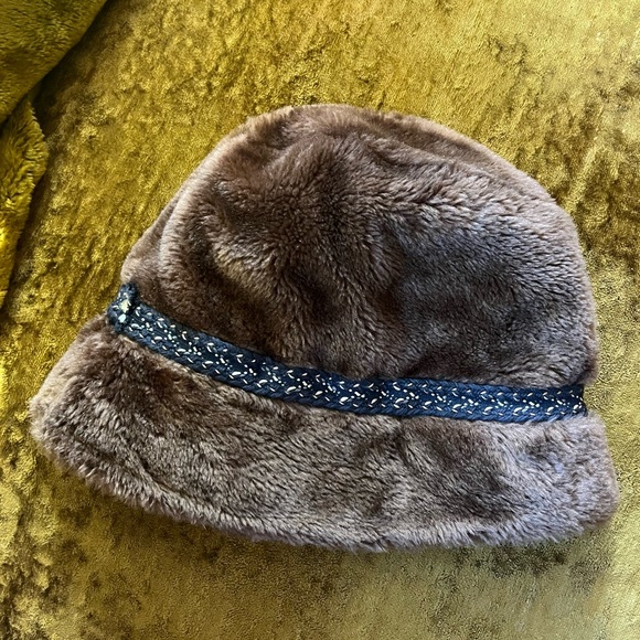 Vintage Faux Fur Plush Brown Hat W/ Braided Trim & Feather - Picture 5 of 6